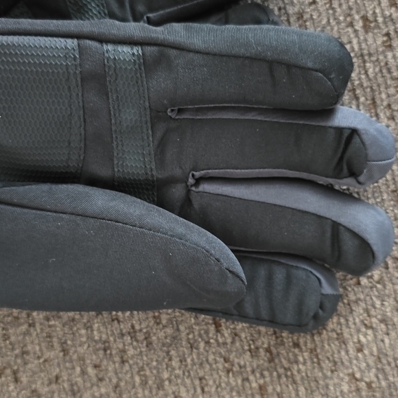 WINTERPROOF BRAND BOYS BLACK & GRAY GLOVES SIZE MEDIUM / LARGE - Picture 9 of 12